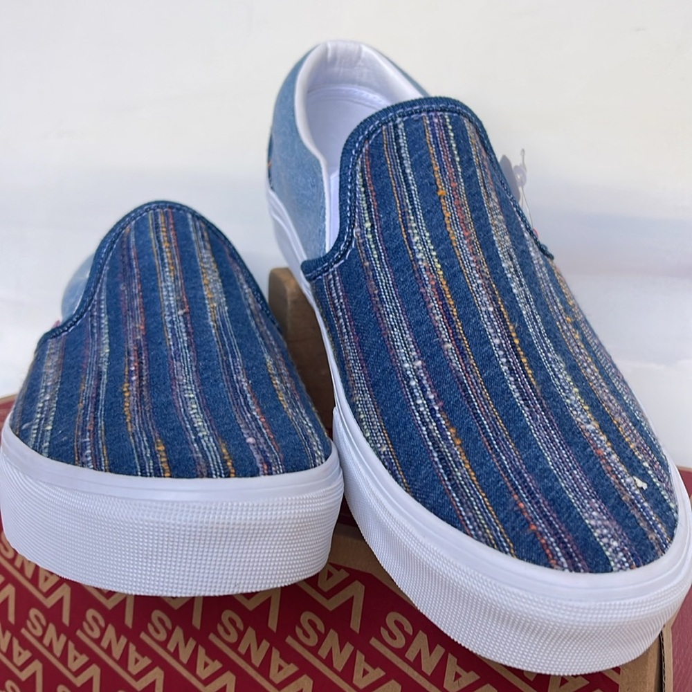 Vans WMNS Classic Slip-On
2gether As Ourselves Multi
VN000BVZCYL
Sneakers - Picture 8 of 16